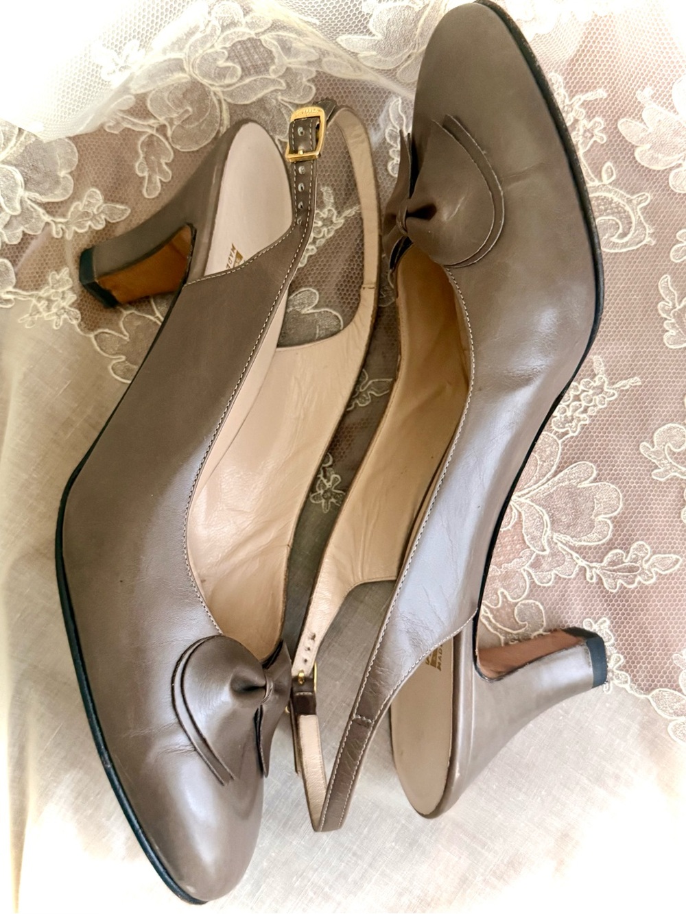 FERRAGAMO Taupe Leather Bow Slingback Pumps - Picture 2 of 11
